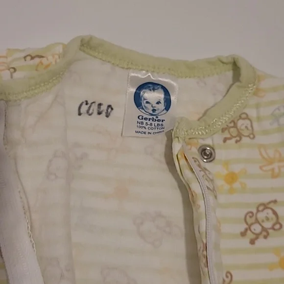 Gerber Cream and Green Baby Footie Bibs Set Newborn - Picture 2 of 7